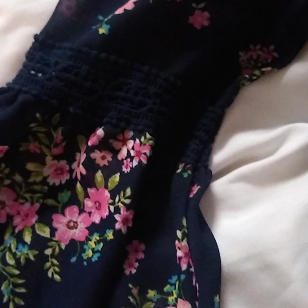 2 Spring cold shoulder tops - Picture 8 of 8